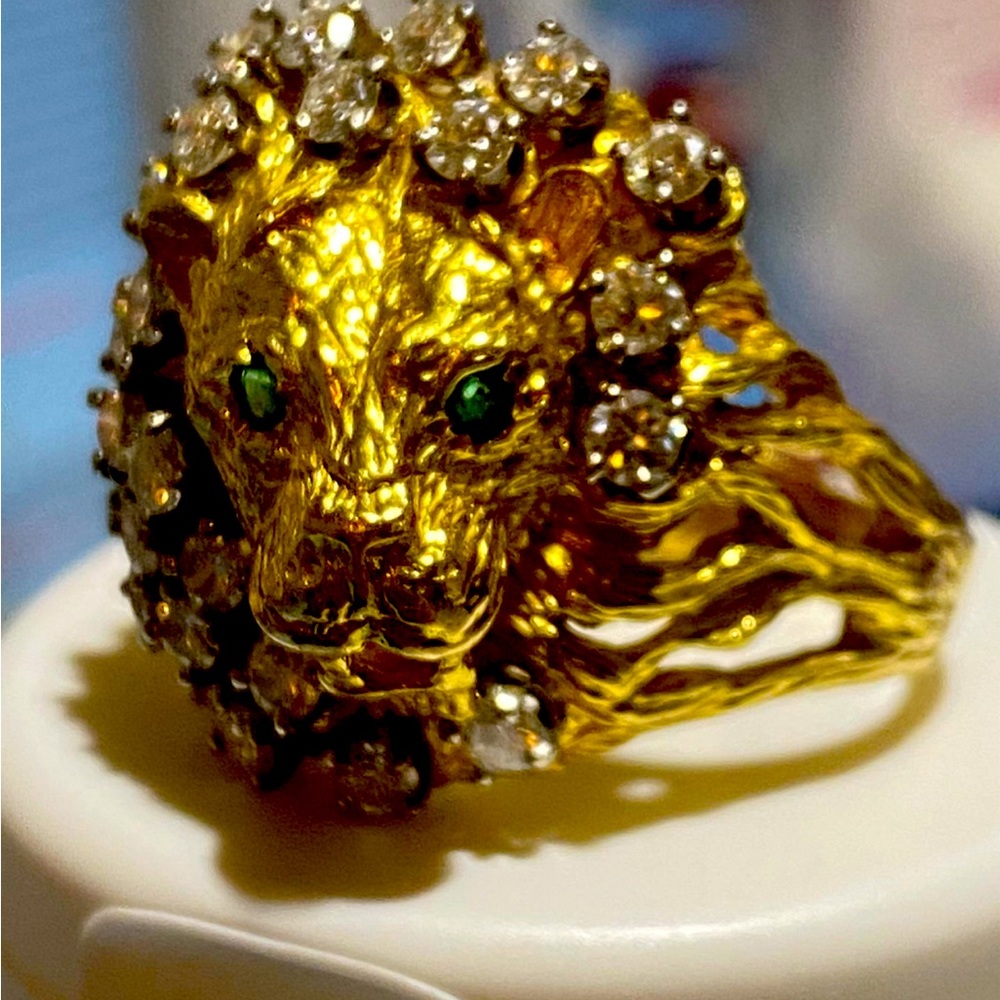 Lion animal cat ring 18 k solid gold 19 grams, 27 diamonds 0, 10 TW/ 2,70 TW